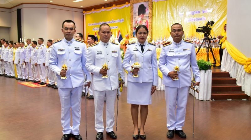 เข้าร่วม พิธีถวายเครื่องราชสักการะและวางพานพุ่ม พร้อมทั้งร่วม พิธีจุดเทียนถวายพระพรชัยมงคล เนื่องในโอกาส วันเฉลิมพระชนมพรรษา พระบาทสมเด็จพระเจ้าอยู่หัว ณ ห้องประชุมแก่นเมือง ศาลากลางจังหวัดขอนแก่น