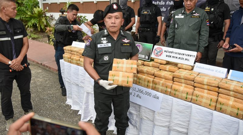 ตชด.ภาค 2 จับยาเสพติดล๊ดตใหญ่ ยึดยาบ้า 1.26 ล้านเม็ด กลางสะพานเทพสุดา กาฬสินธุ์