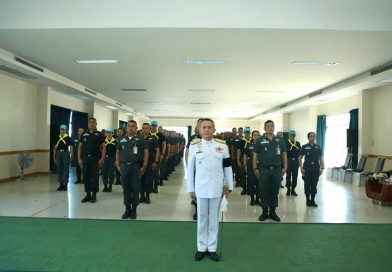 พระบาทสมเด็จพระเจ้าอยู่หัว และสมเด็จพระนางเจ้าสุทิดา พระบรมราชินีพระราชทานยาวิตามินแก่ข้าราชการตำรวจที่ได้รับผลกระทบจากสถานการณ์ชายแดน ไทย–กัมพูชา