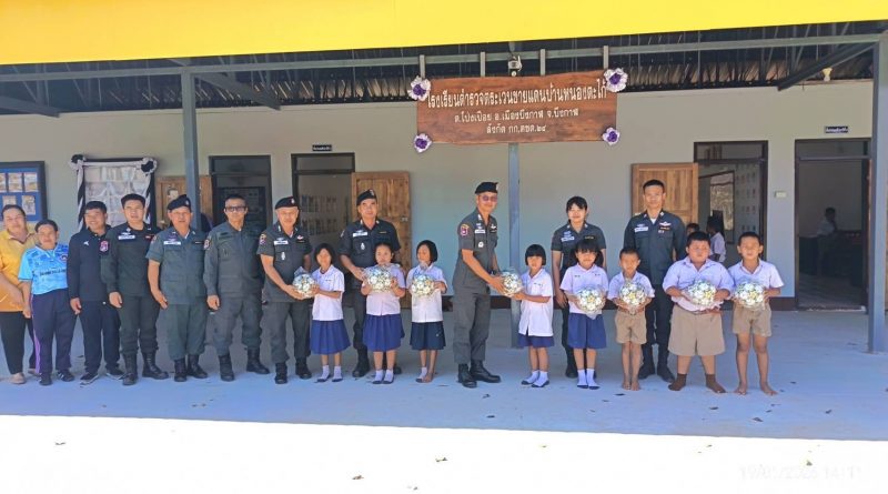 พ.ต.อ.สิปปนันท์ สรณ์คุณแก้ว เดินทางไปตรวจเยี่ยม รร.ตชด. เพื่อติดตามการดำเนินงาน โครงการพระราชดำริและการจัดการเรียนการสอน