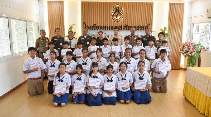 บก.ตชด.ภาค 2 เป็นประธานกิจกรรมมอบใบประกาศนียบัตร โครงการศึกษาเพื่อต่อต้านการใช้ยาเสพติดในนักเรียน (ตำรวจแดร์)