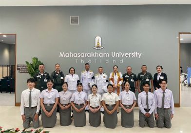 ผบก.ตชด.ภาค 2 นำนิสิตทุนฯ จำนวน 9 ราย เข้าพบนายพลากร สุวรรณรัฐ องคมนตรี ผู้แทนพระองค์