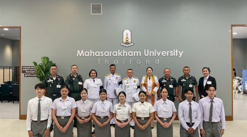 ผบก.ตชด.ภาค 2 นำนิสิตทุนฯ จำนวน 9 ราย เข้าพบนายพลากร สุวรรณรัฐ องคมนตรี ผู้แทนพระองค์