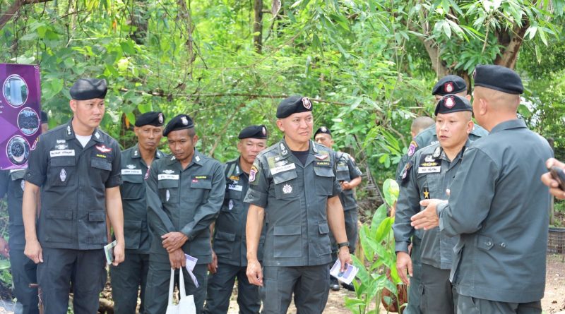 พล.ต.ต.วุฒิพงษ์ เย็นจิตต์ ผบก.ตชด.ภาค 2 พร้อมคณะเดินทางศึกษาดูงาน ลงพื้นที่ศูนย์เศรษฐกิจพอเพียง กก.ตชด.24